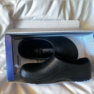 Birkenstock polyurethane clogs women’s size 6.                 Profi-Birki